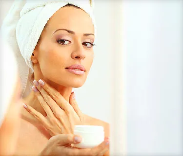 woman using moisturizer