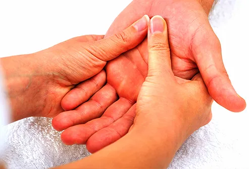 493ss_thinkstock_rf_hand_massage_therapy_procedure.jpg