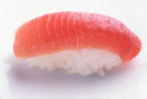 raw tuna sushi