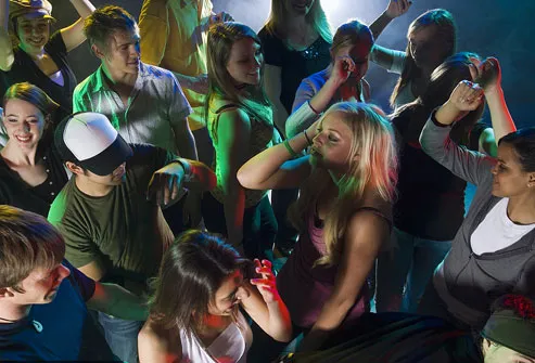 Orang-orang muda Pada Sebuah Klub Dansa