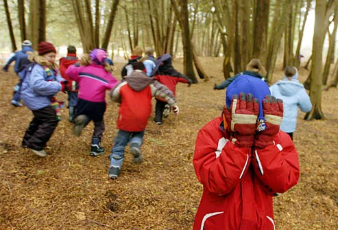 http://img.webmd.com/dtmcms/live/webmd/consumer_assets/site_images/articles/health_tools/winter_activities_fit_kids_slideshow/agefoto_rm_photo_of_kids_playing_hide_and_seek.jpg