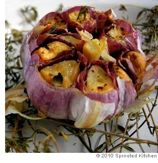 Picture of Baked Garlic With Thyme 