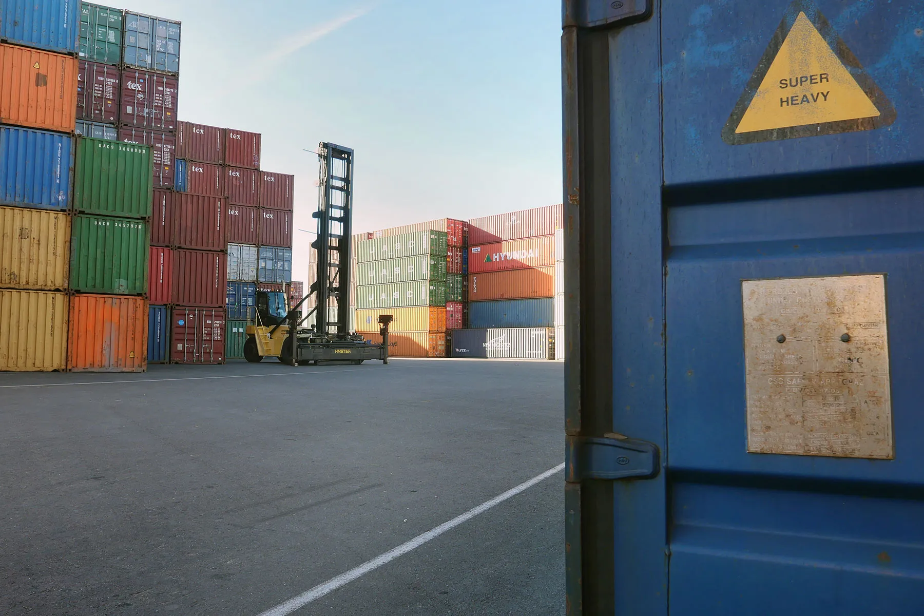foto de contenedores en el puerto
