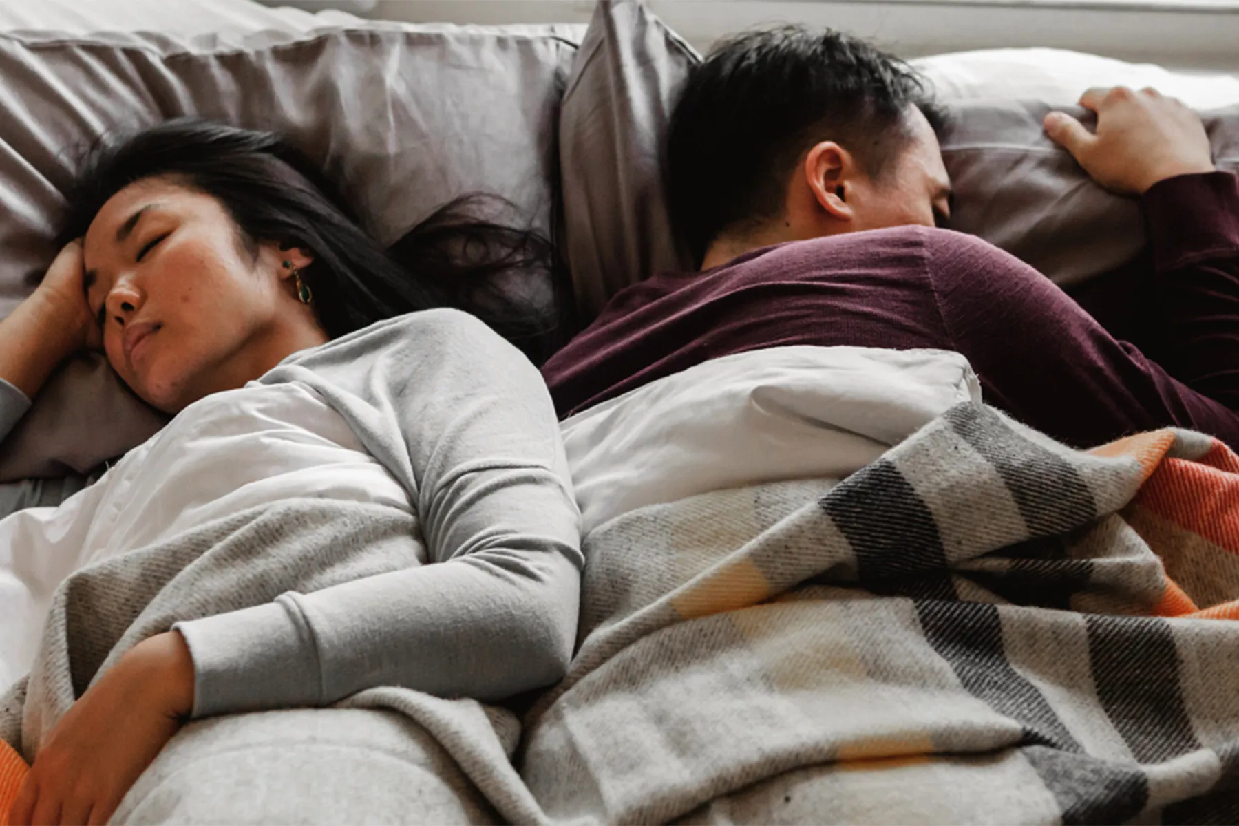Singles or Couples: Who Sleeps Better? thumbnail