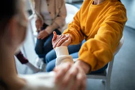 photo of woman getting support in group therapy se