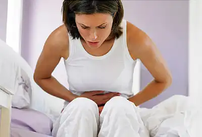 woman with pains in abdomen