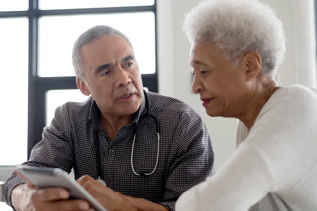 ¿Reciben los adultos mayores el cuidado que necesitan de médicos?