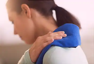 woman grasping shoulder