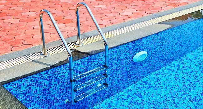 Chlorine Shortage Poses Pool Health Crisis Before July 4th