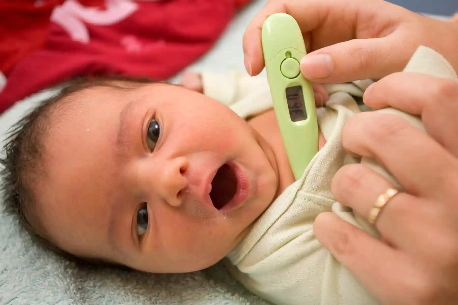checking baby's temperaturechecking baby's temperature