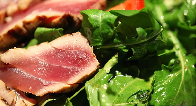 salad with seared tuna