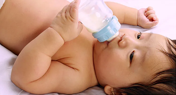 baby feeding itself bottle