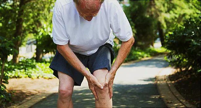man holding knee