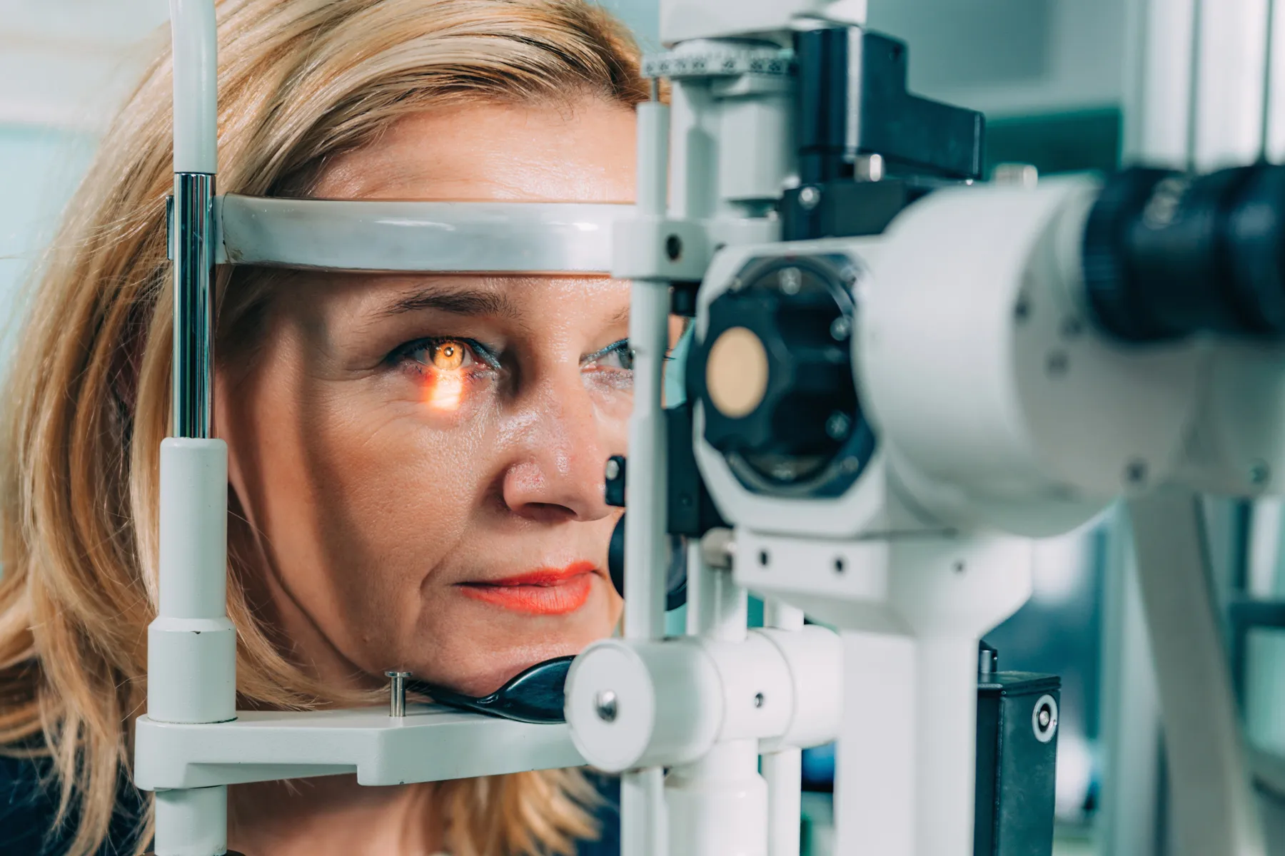 Macular Degeneration Can Rob You of Sight: Know the Signs