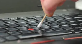 cleaning laptop keyboard