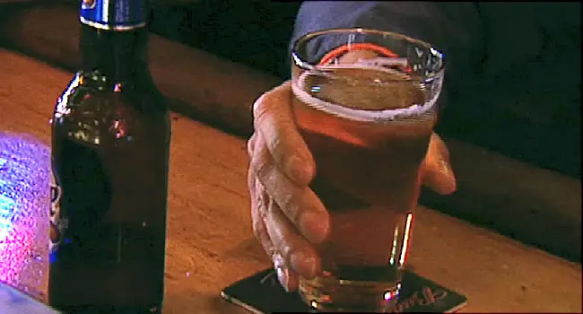 hand holding a beer