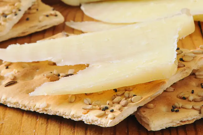 Best: Whole-Grain Crackers With Cheese