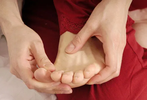 photolibrary rm photo of woman touching feet - درد منشا عصبی چیست ودرمانش چیست؟