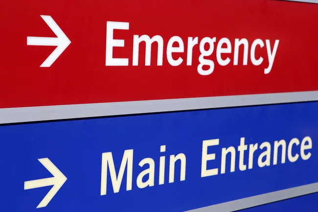 photo of emergency room sign