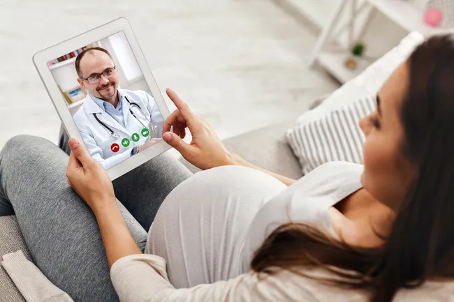 photo of pregnant woman in telemedicine chat