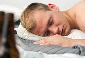 man_sleeping in bed after drinking