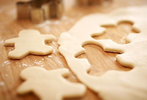 gingerbread men and cookie cutter