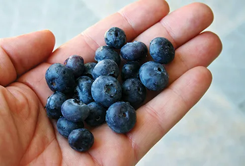 blueberries in hand