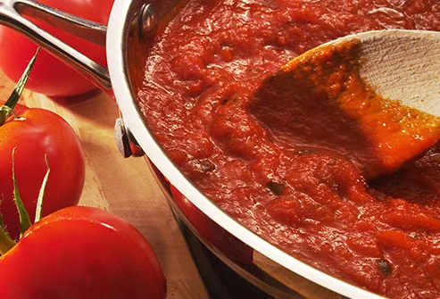 cooking tomato sauce