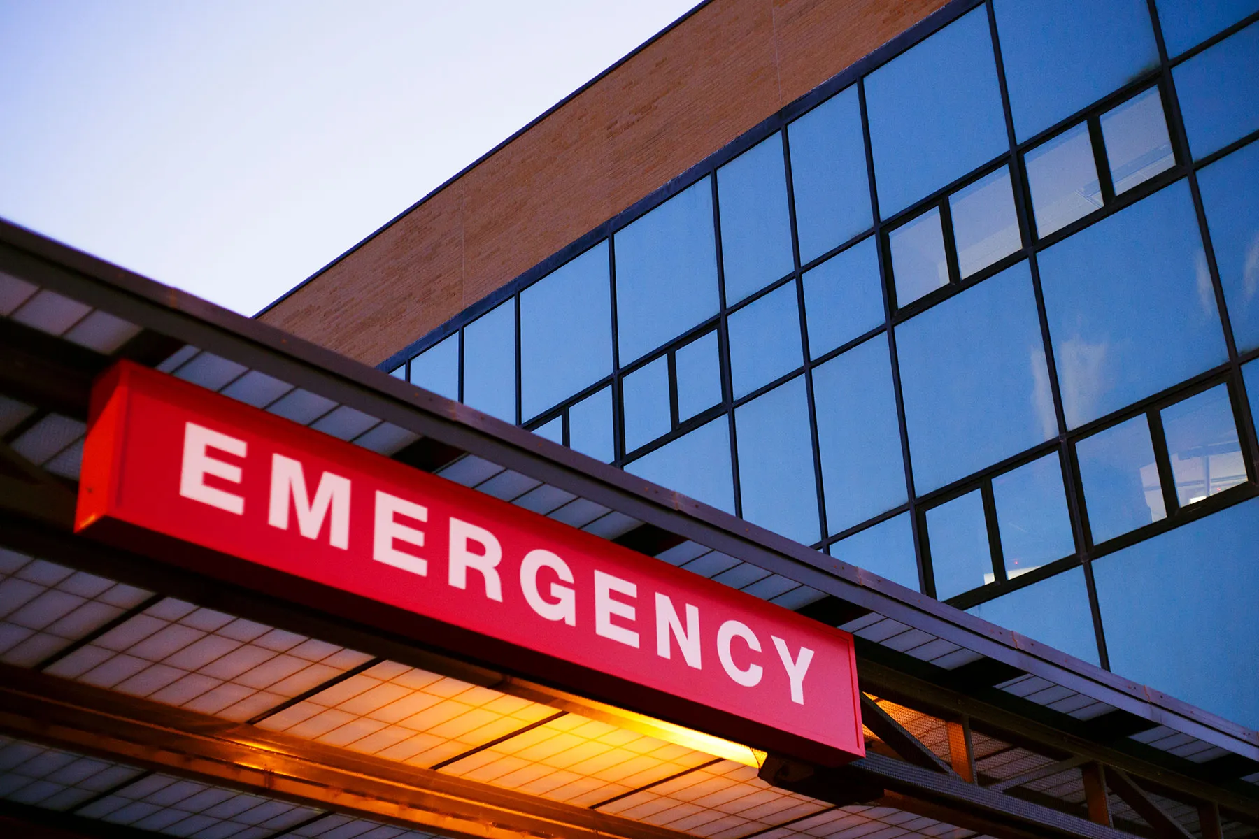 photo of emergency room sign