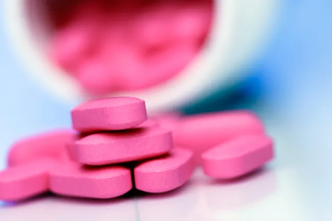 photo of bottle of antihistamine pills