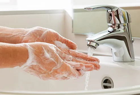 người rửa tay