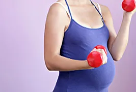 pregnant woman lifting weights