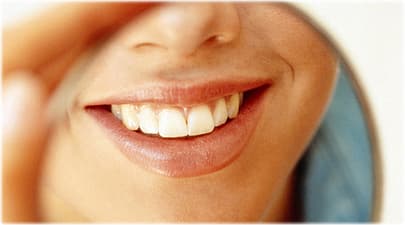 http://img.webmd.com/dtmcms/live/webmd/consumer_assets/site_images/rich_media_quiz/topic/rmq_healthy_pretty_mouth/getty_rm_photo_of_woman_smiling_in_mirror.jpg