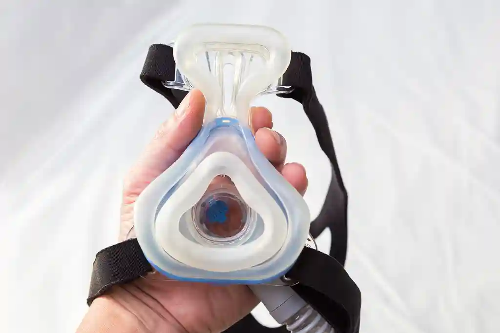 photo of hand holding sleep apnea mask