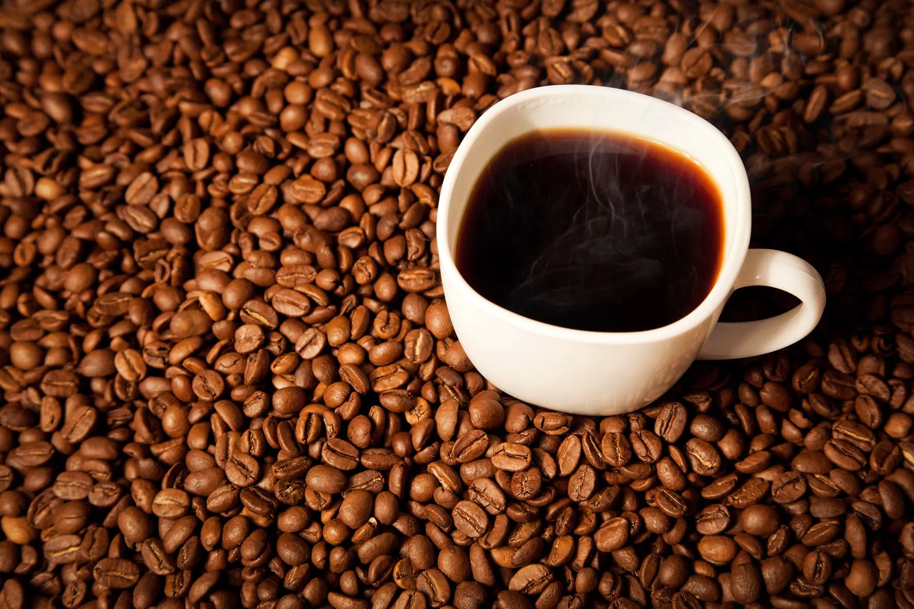 Выпейте еще одну чашку кофе: кофе продлевает жизнь