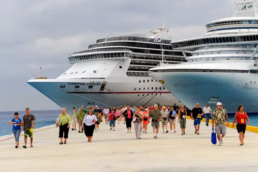 photo of people disembarking from cruise ship